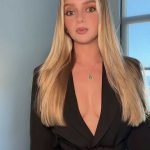 Samantha Riehl - Image 12