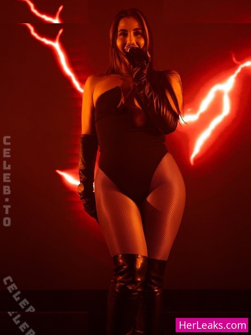Sarah Engels - Image 4