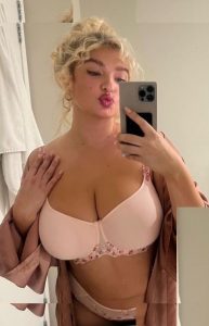 Sarina Nowak - Image 173