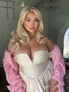 Sarina Nowak - Image 156