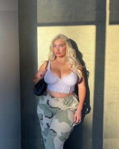 Sarina Nowak - Image 153