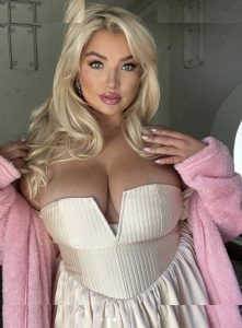 Sarina Nowak - Image 152