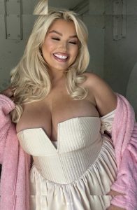 Sarina Nowak - Image 148