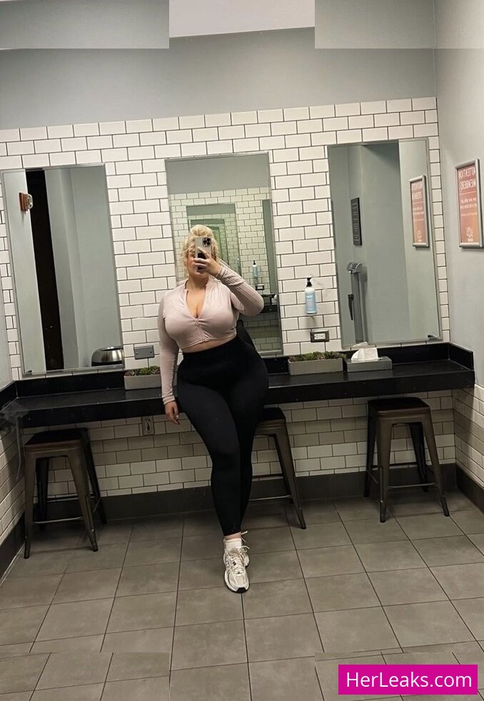 Sarina Nowak - Image 147