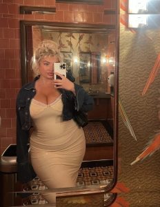 Sarina Nowak - Image 144