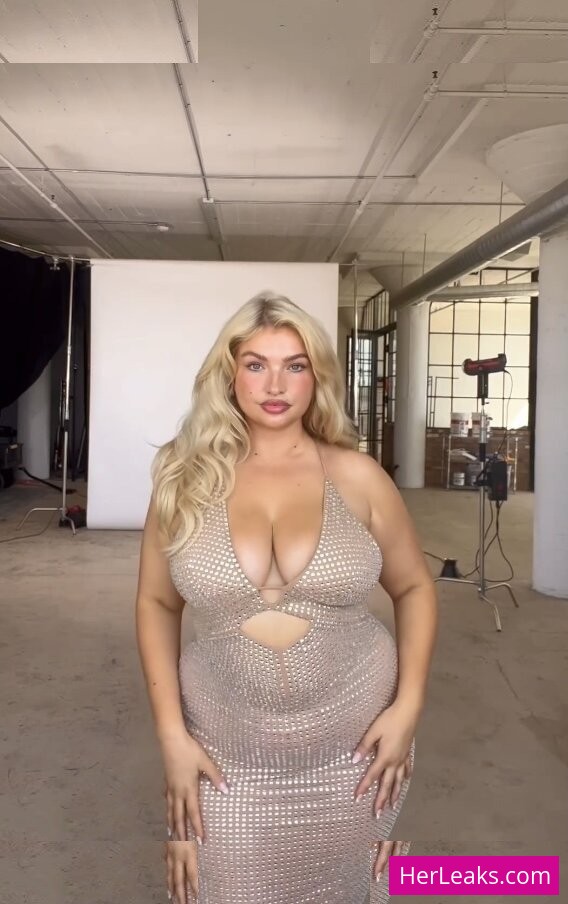 Sarina Nowak - Image 140