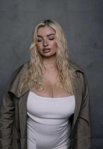 Sarina Nowak - Image 137