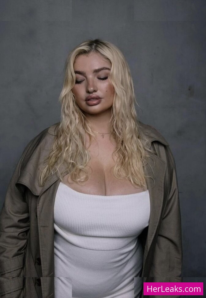 Sarina Nowak - Image 137