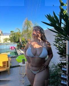 Sarina Nowak - Image 118