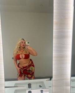 Sarina Nowak - Image 110