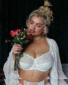 Sarina Nowak - Image 89