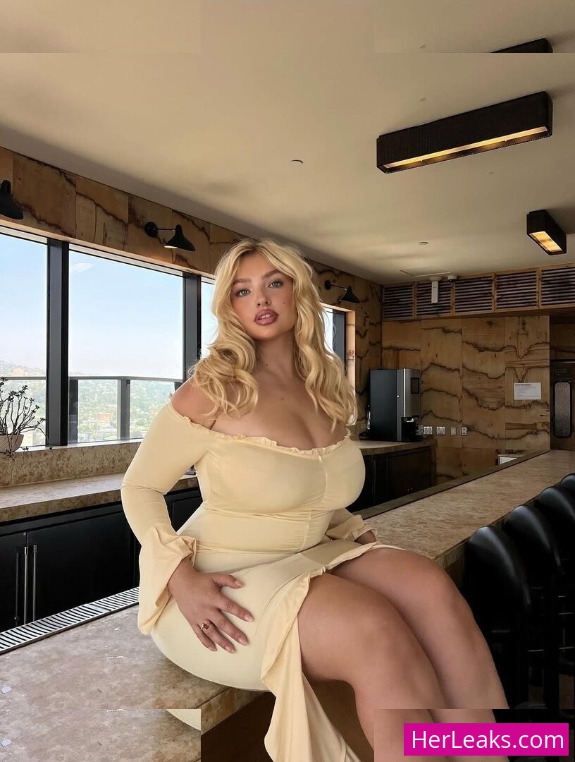 Sarina Nowak - Image 52