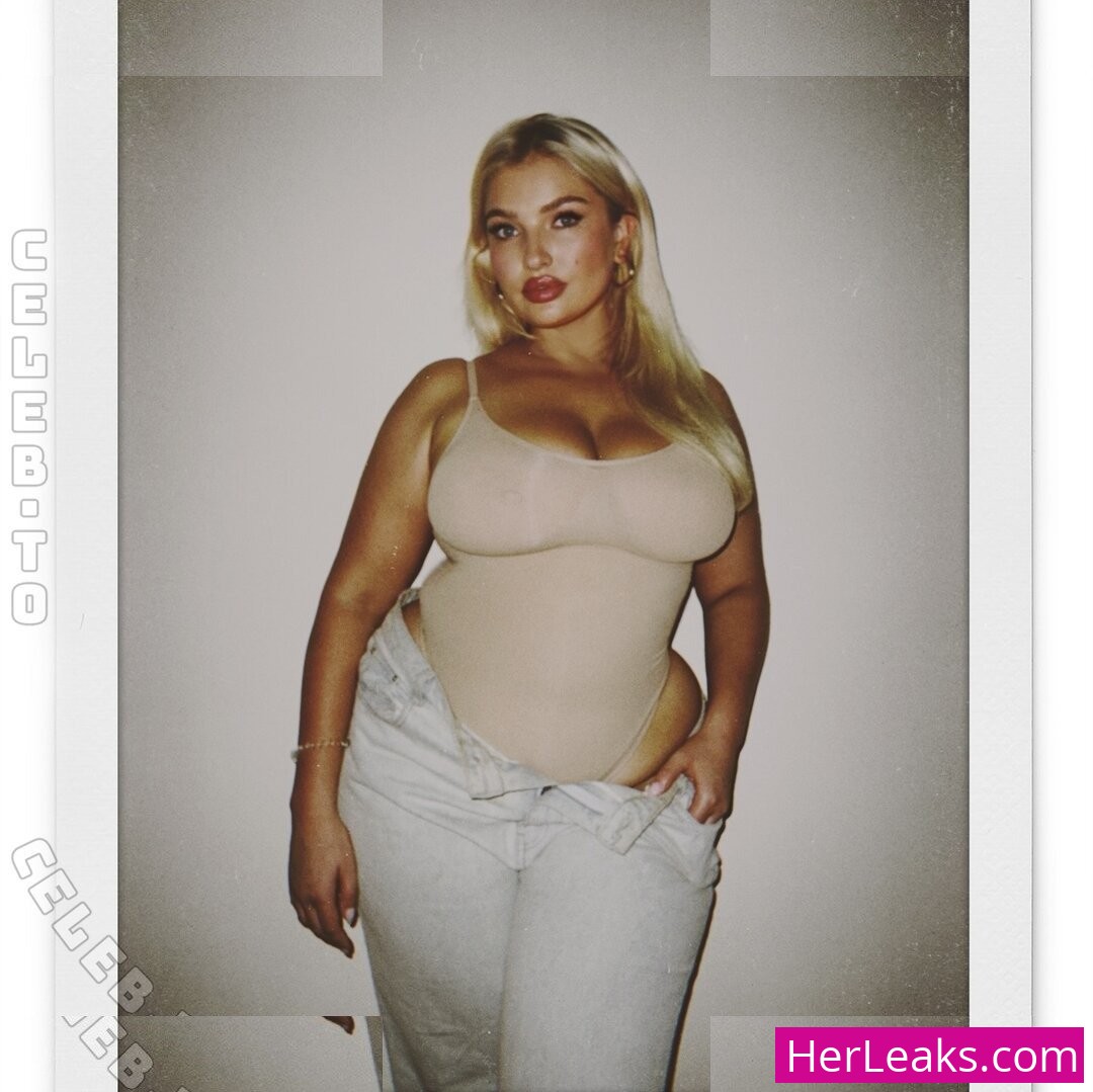 Sarina Nowak - Image 47