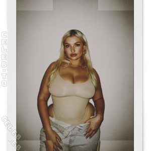 Sarina Nowak - Image 44