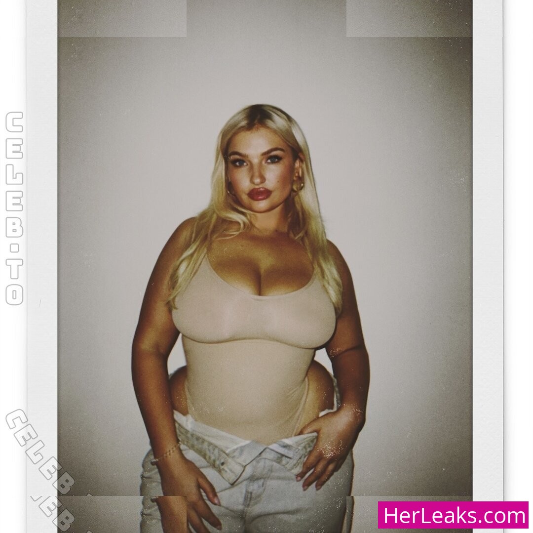 Sarina Nowak - Image 44