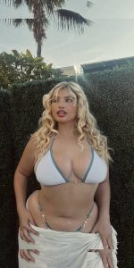 Sarina Nowak - Image 42