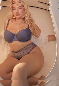 Sarina Nowak - Image 41