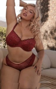 Sarina Nowak - Image 34