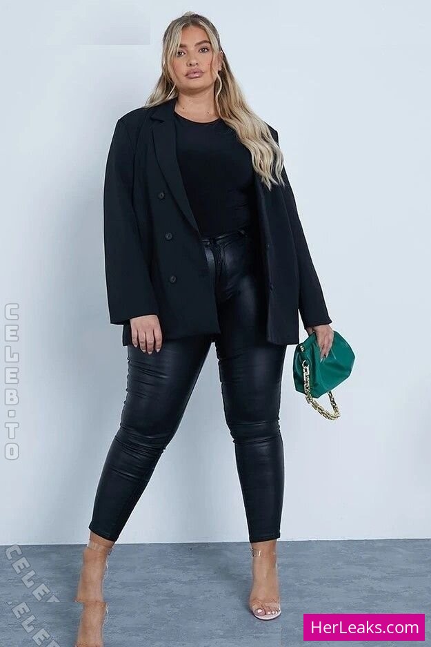 Sarina Nowak - Image 14