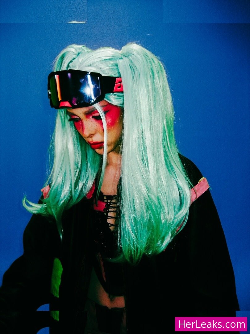 Sophie Powers - Image 98