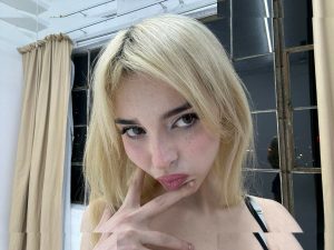 Sophie Powers - Image 34