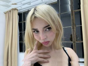 Sophie Powers - Image 32