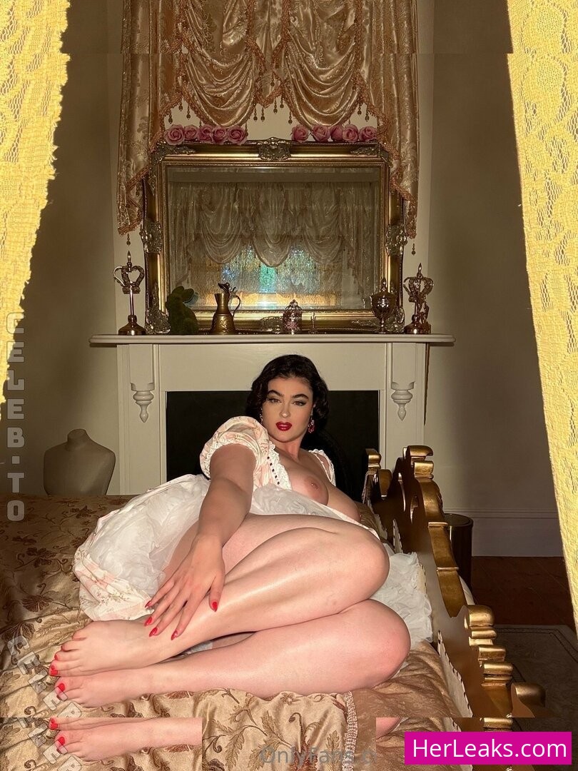 Stefania Ferrario - Image 164