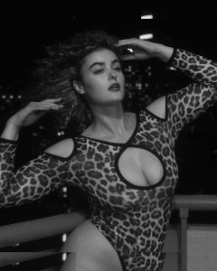 Stefania Ferrario - Image 152