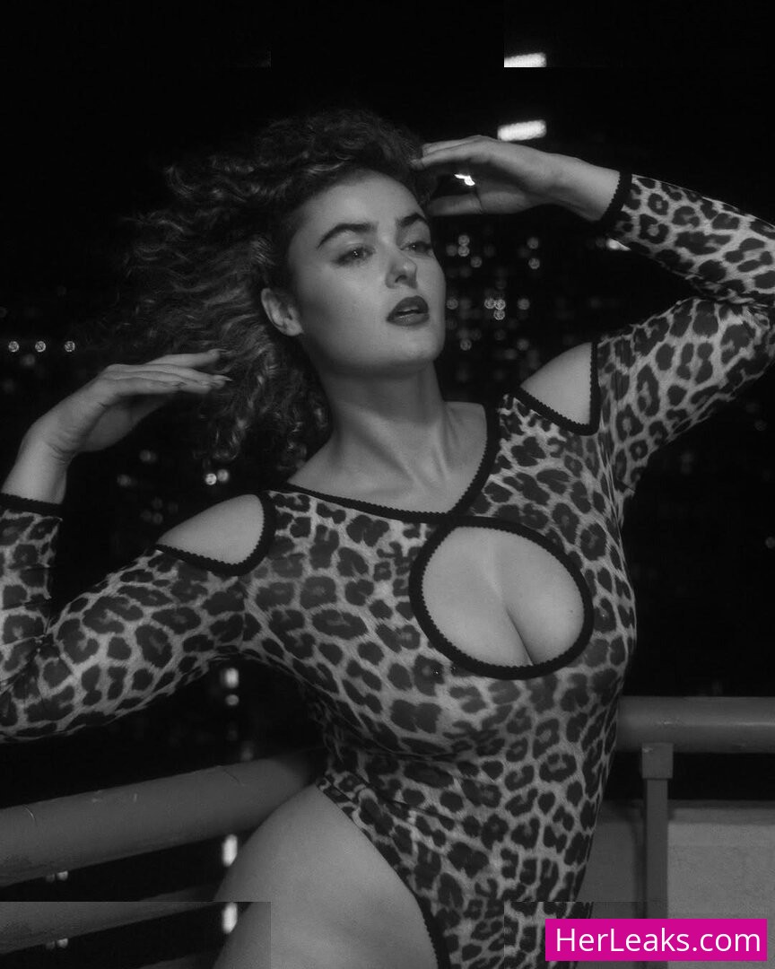 Stefania Ferrario - Image 152