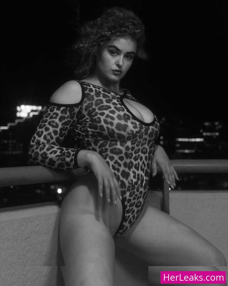 Stefania Ferrario - Image 150