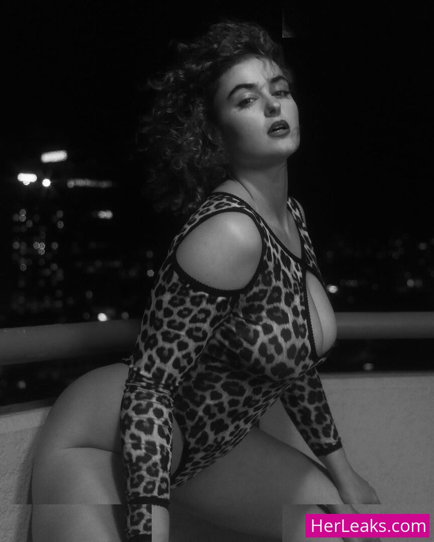 Stefania Ferrario - Image 149