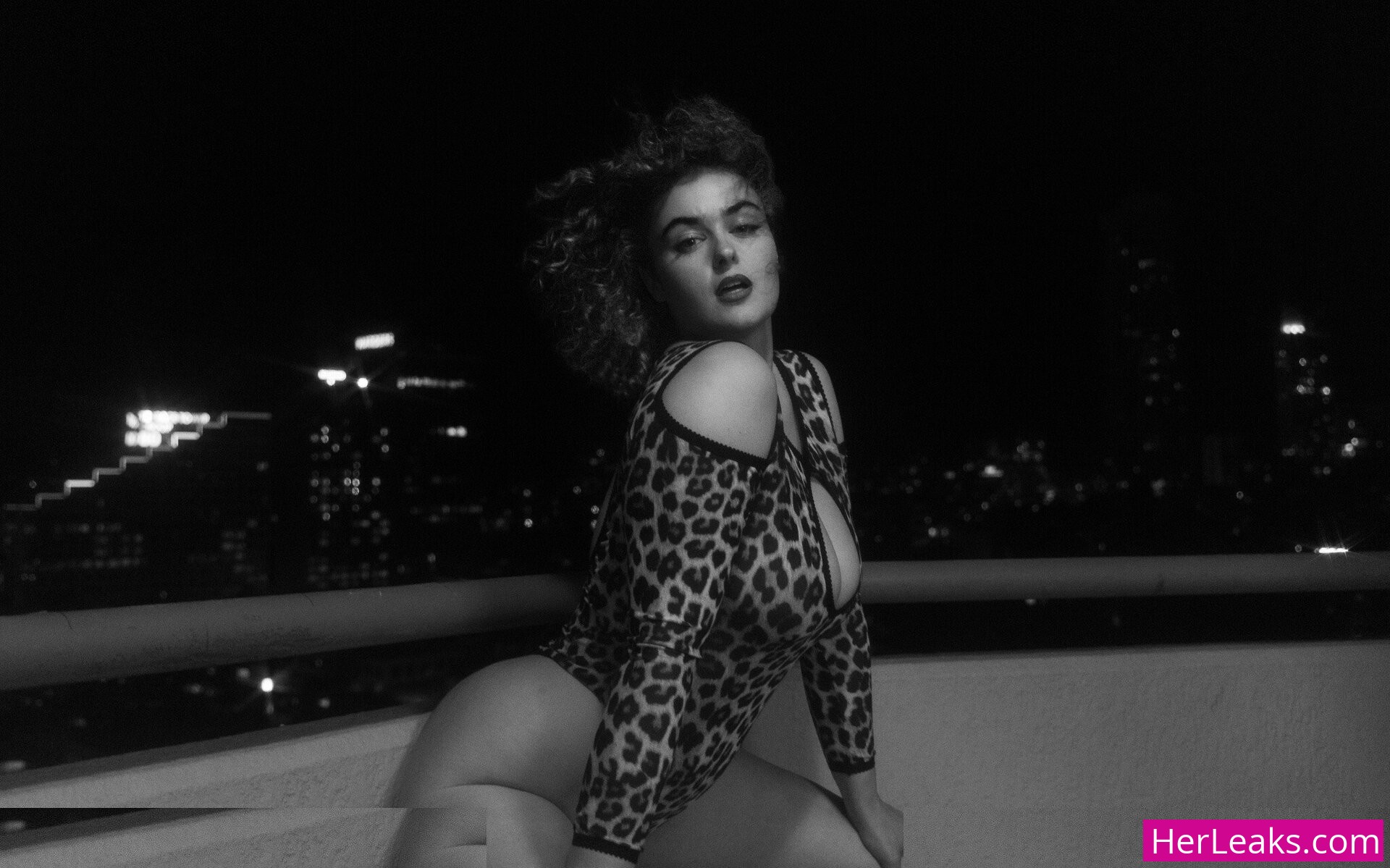 Stefania Ferrario - Image 70