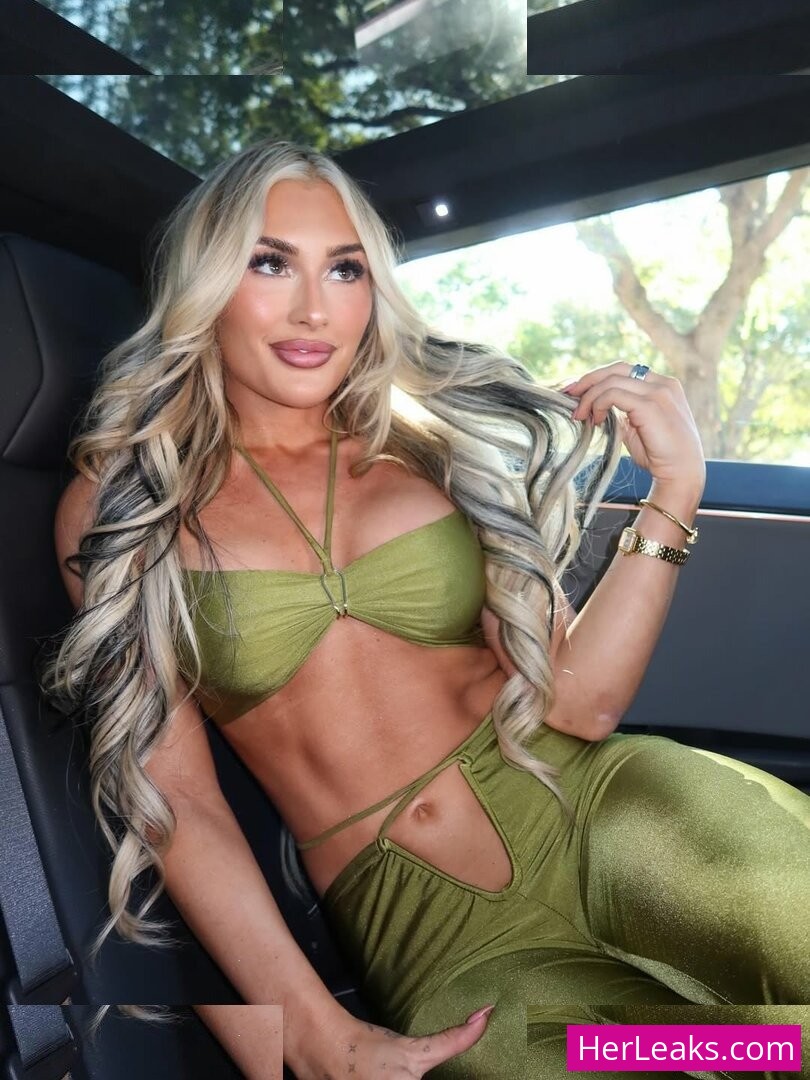 Tiffany Stratton - Image 37