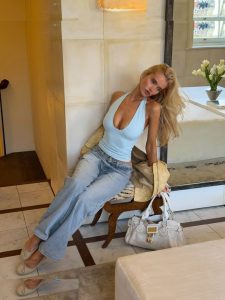 Victoria Turner - Image 38
