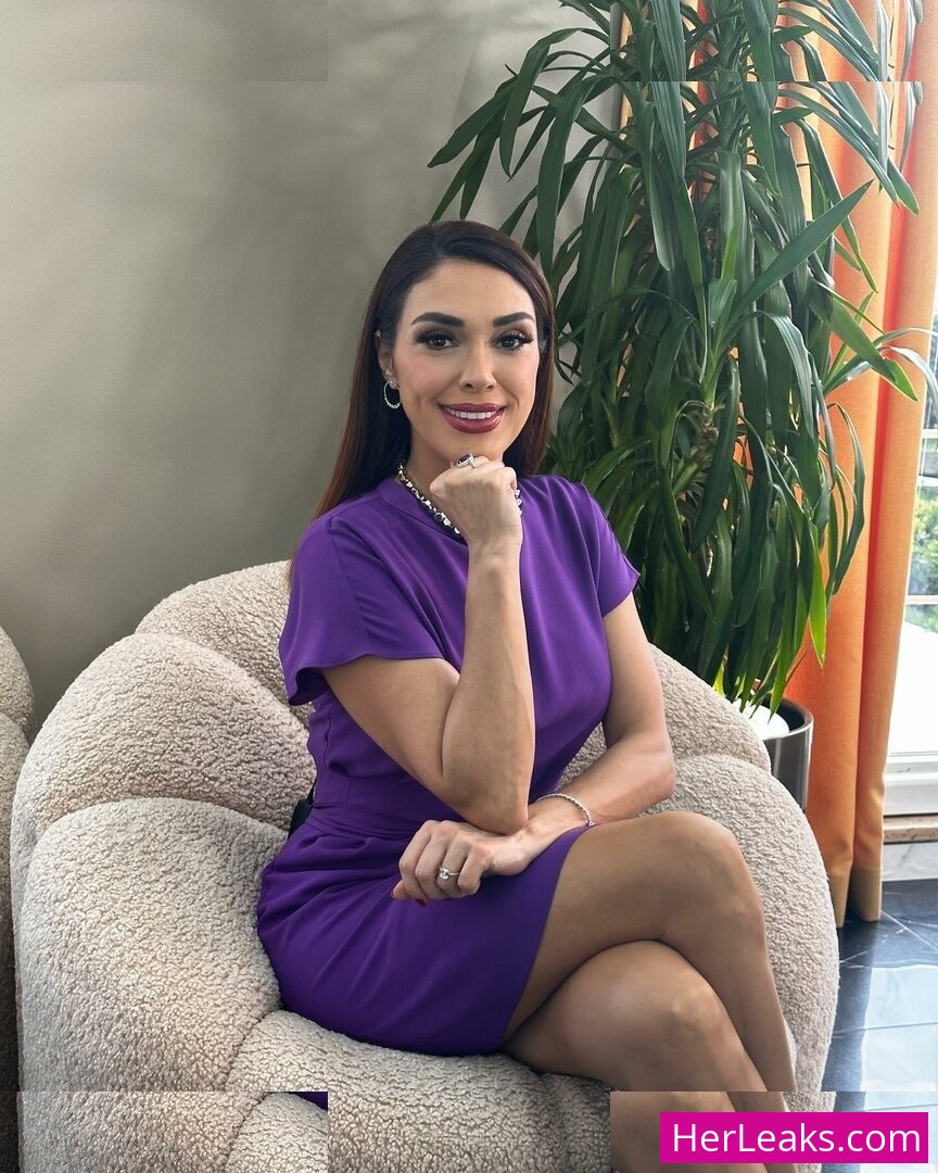 Zuhal Topal - Image 9