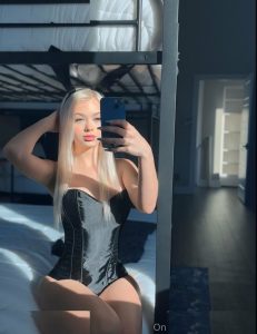 Alyssa Devyn - Image 14