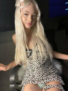 Alyssa Devyn - Image 4