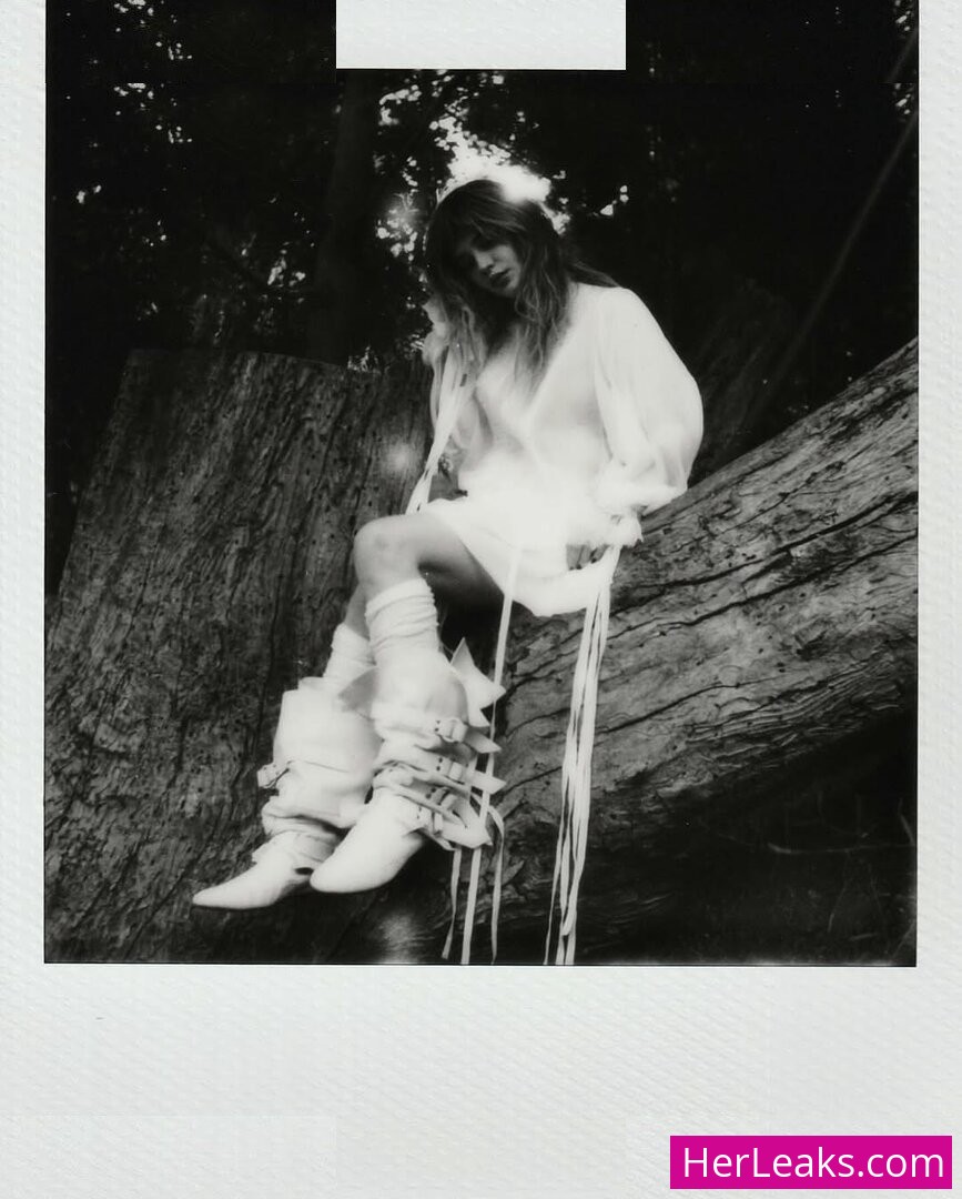 Sophie Thatcher - Image 158