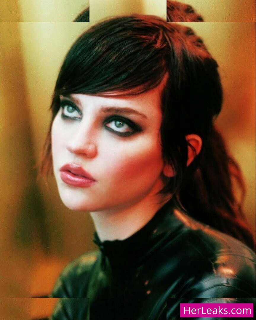 Sophie Thatcher - Image 120