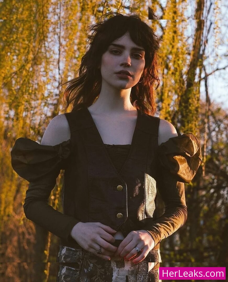 Sophie Thatcher - Image 107