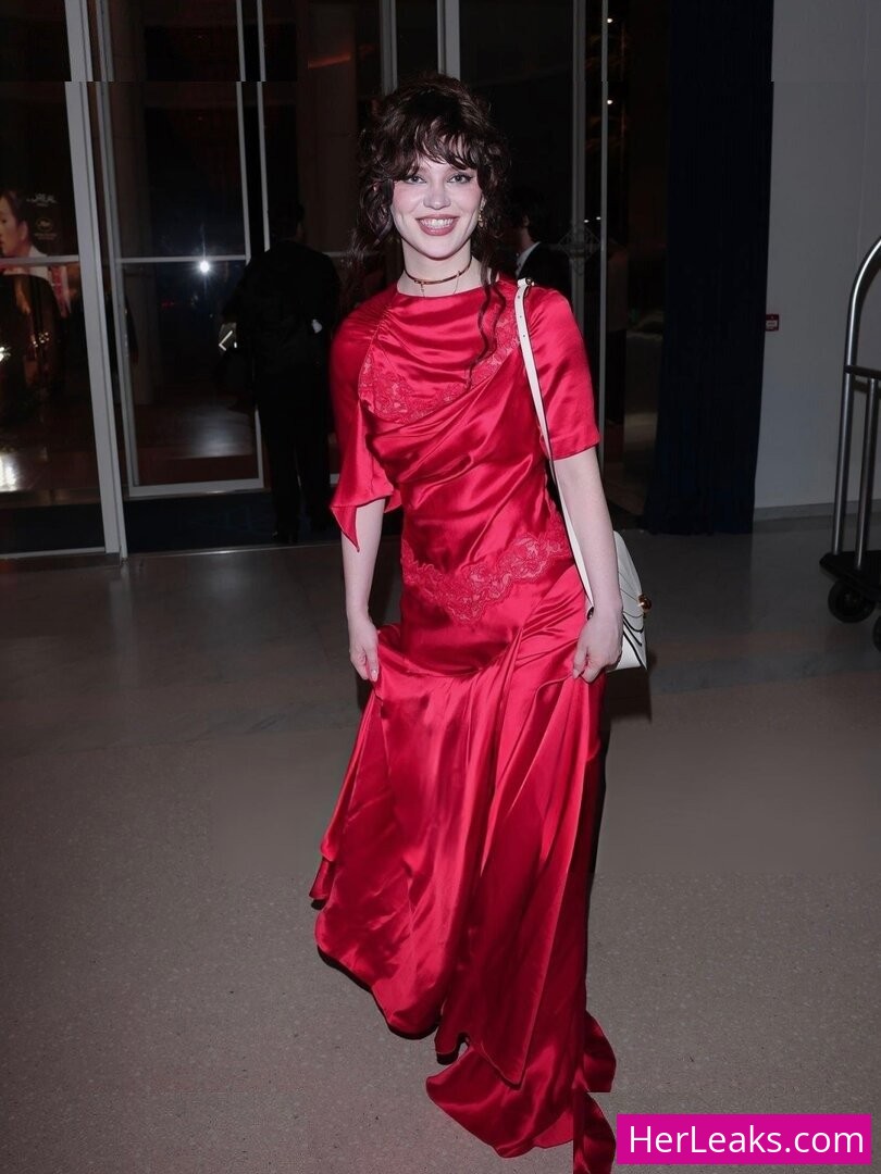 Sophie Thatcher - Image 8
