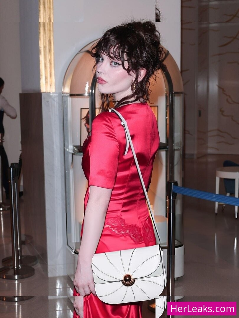 Sophie Thatcher - Image 7