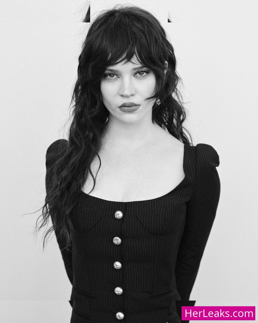 Sophie Thatcher - Image 5