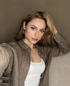 Alina Khani - Image 141