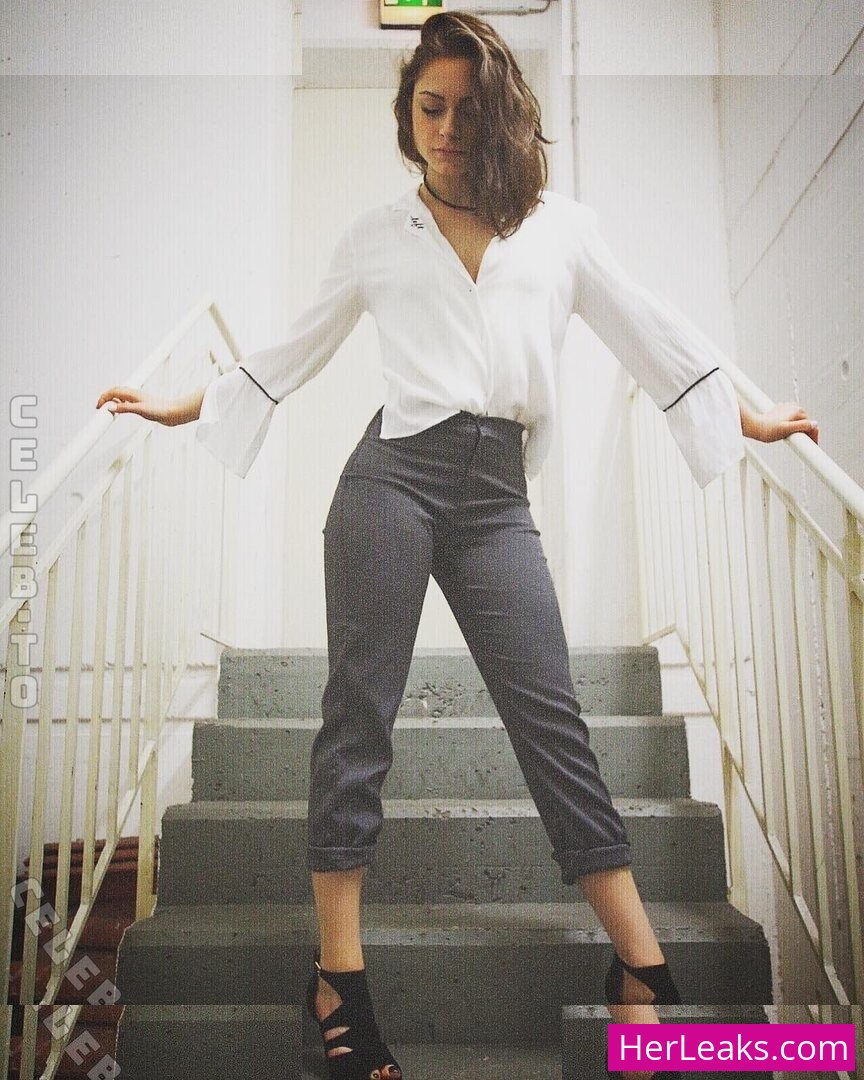 Alina Khani - Image 24