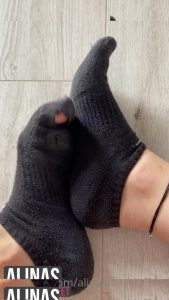 alinasworldoffeet - Image 2