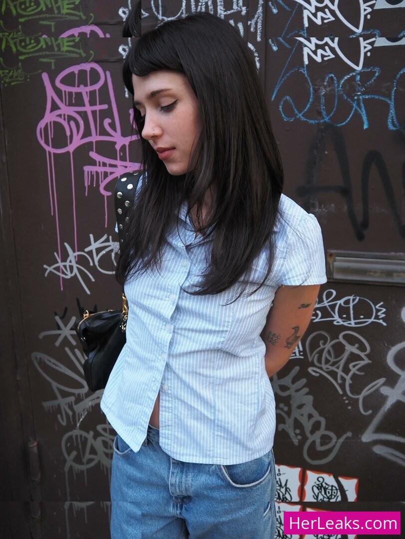 Clairo - Image 155