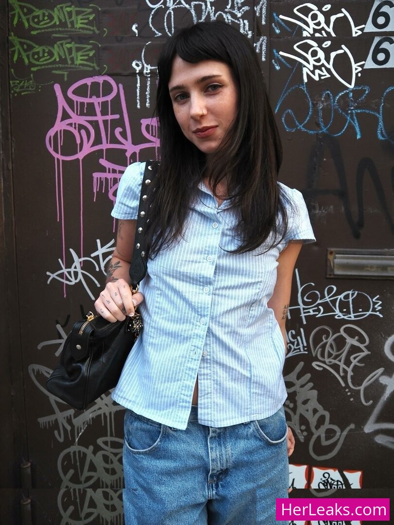 Clairo - Image 154