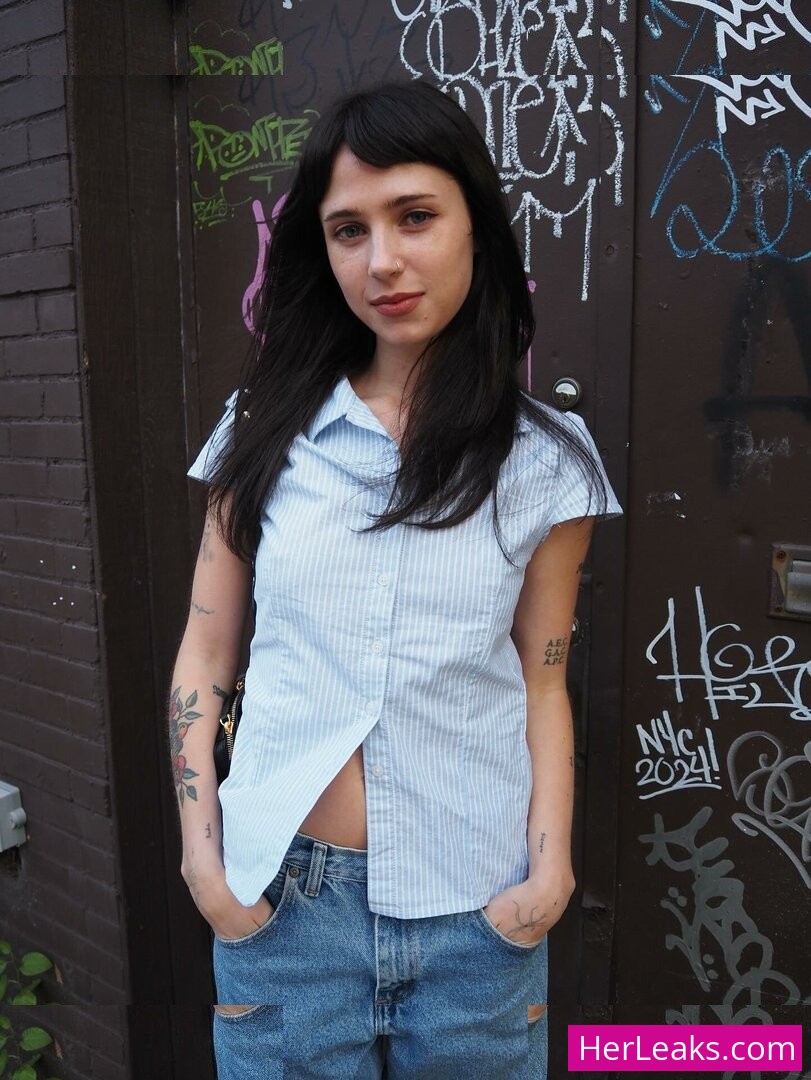 Clairo - Image 153