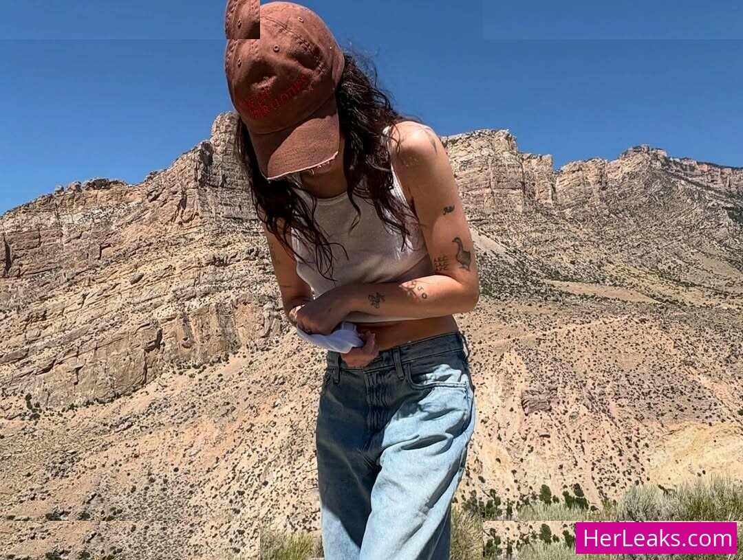 Clairo - Image 150
